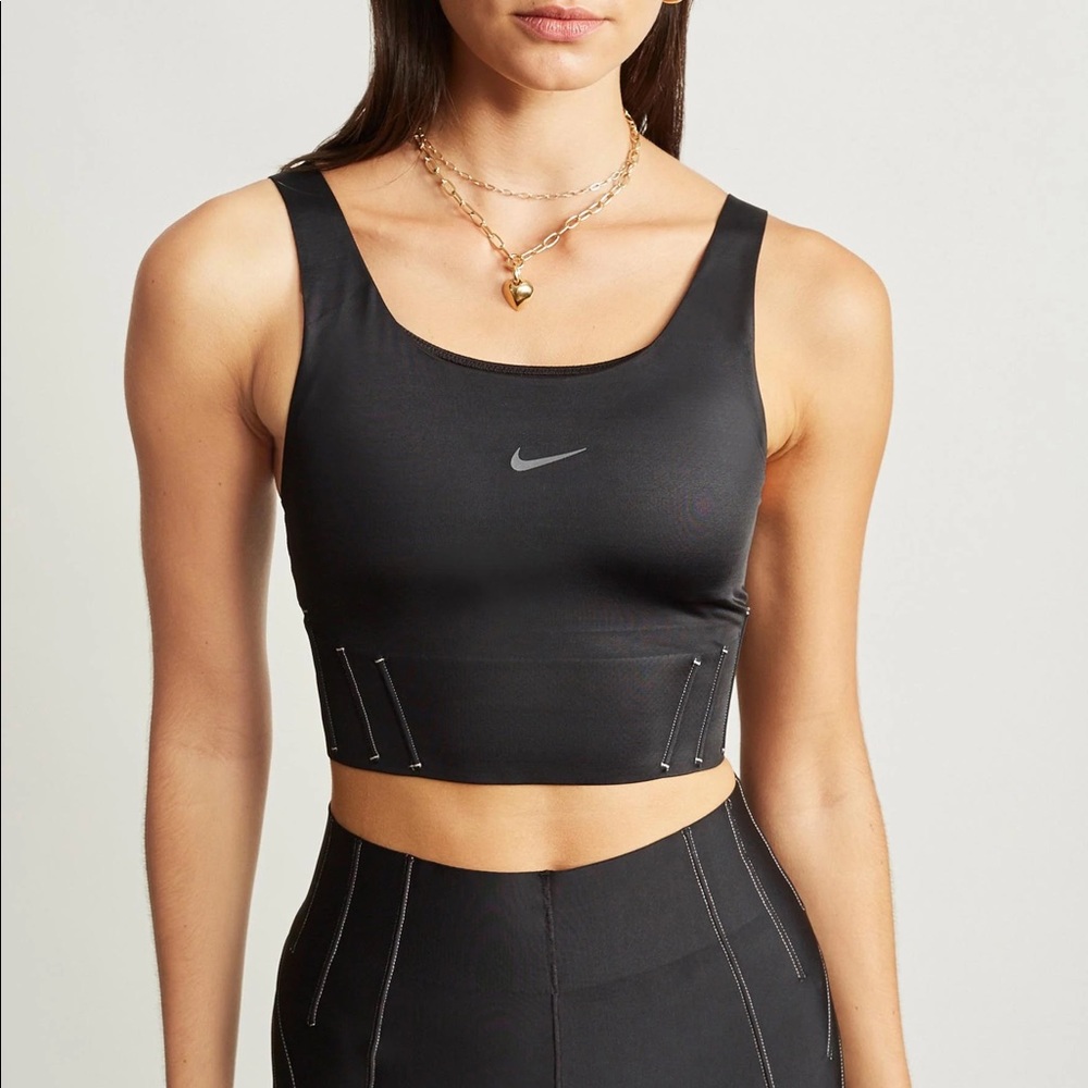 BRAND NEW Nike Black Smooth City Ready Longline Sports Bra Size M
